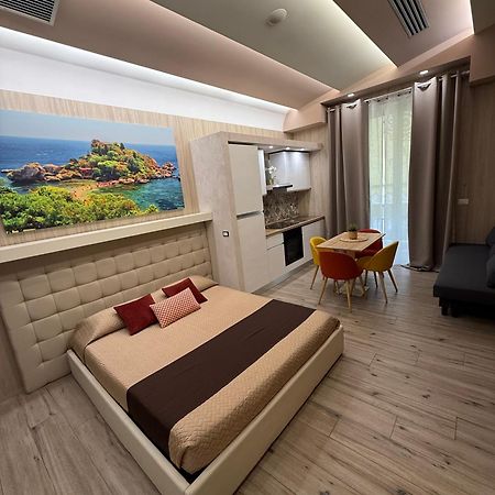 Th Luxury Rooms & Apartment Giardini Naxos Bagian luar foto