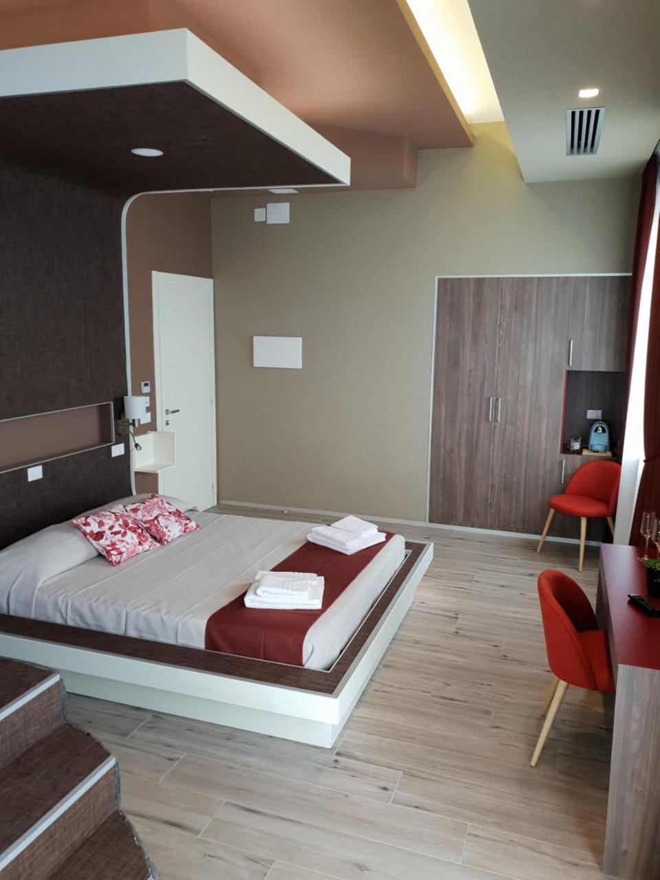 Th Luxury Rooms & Apartment Giardini Naxos Bagian luar foto