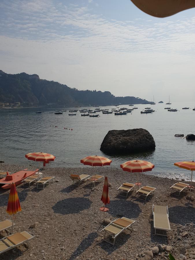 Th Luxury Rooms & Apartment Giardini Naxos Bagian luar foto