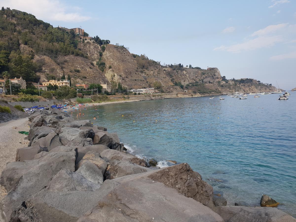 Th Luxury Rooms & Apartment Giardini Naxos Bagian luar foto