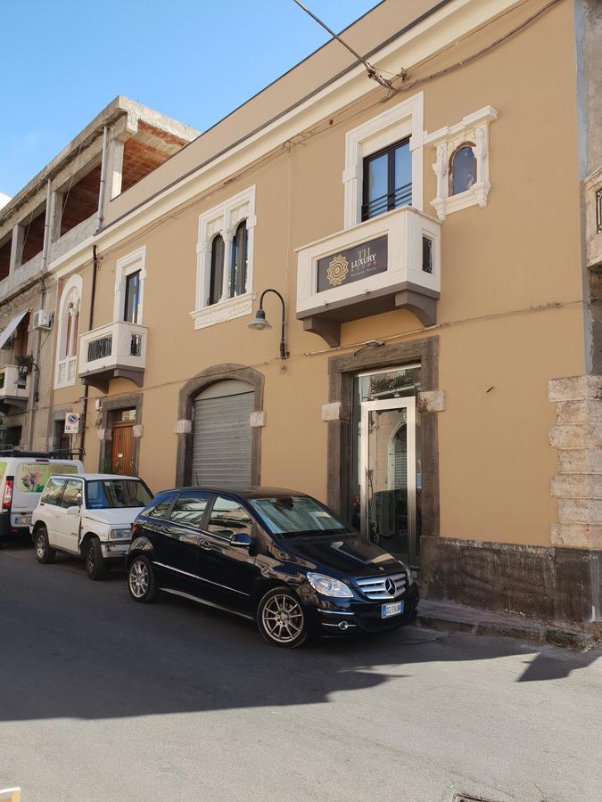 Th Luxury Rooms & Apartment Giardini Naxos Bagian luar foto