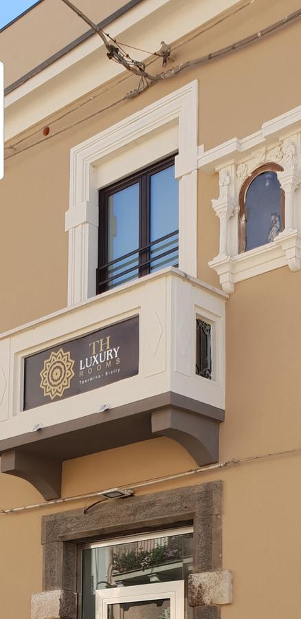 Th Luxury Rooms & Apartment Giardini Naxos Bagian luar foto